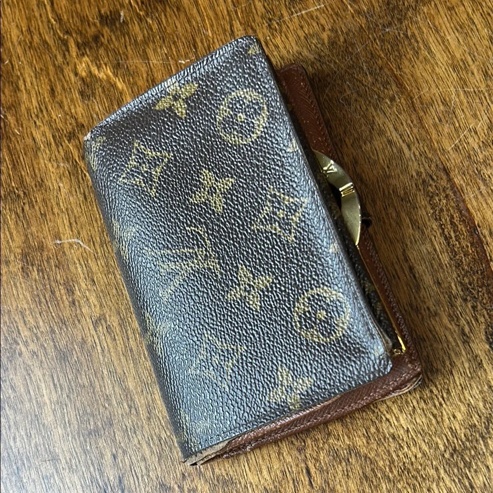 Louis Vuitton Authentic Monogram Wallet